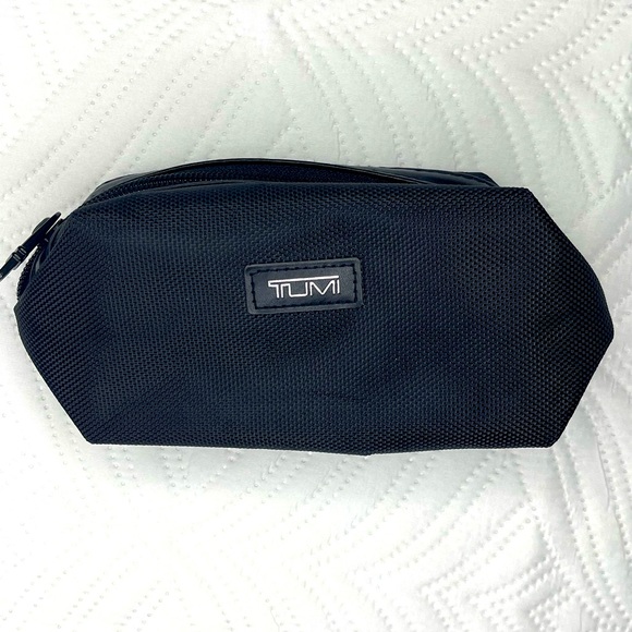 TUMI for Delta One First Class Amenity Toiletries Bag - Picture 2 of 4
